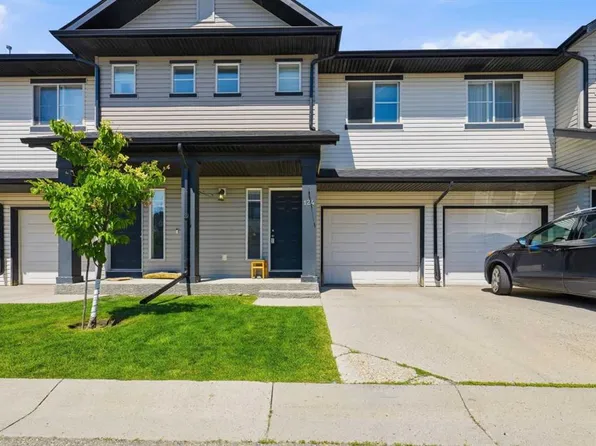 124 S Everridge Gdns SW, Calgary, AB T2Y 0G9