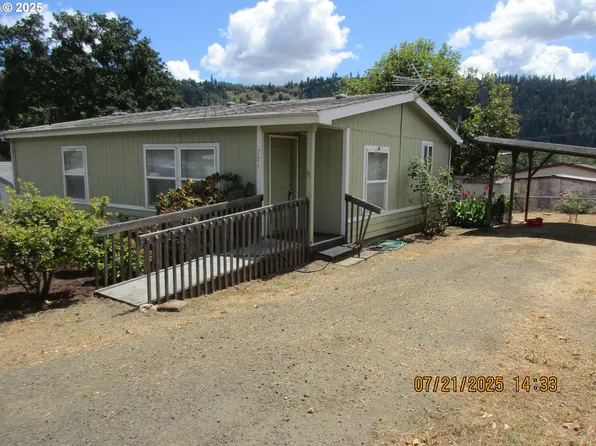 751 SE Meadowood Dr, Winston, OR 97496