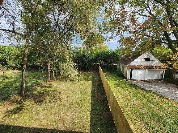 3rd image of 802 Winston Dr #802