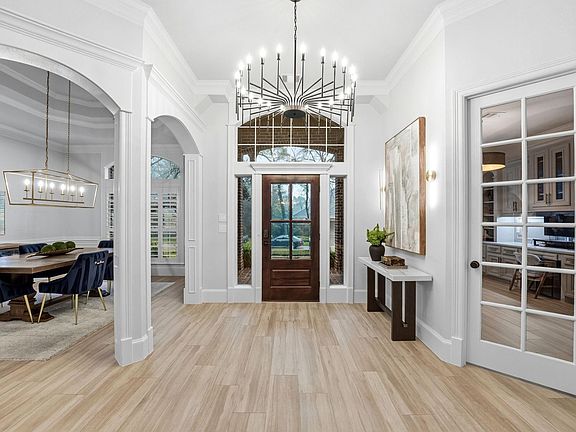 5th image of 62 N Spring Trellis Cir