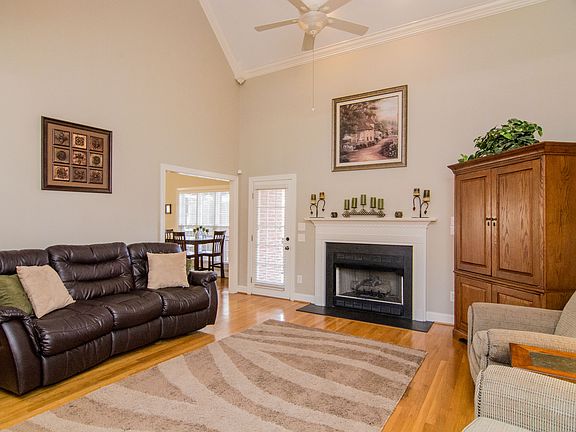 3rd image of 5868 Carrington Ln