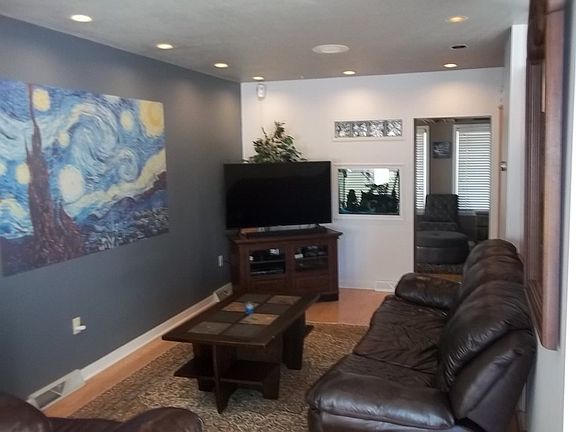4th image of 224 Castillian Blvd