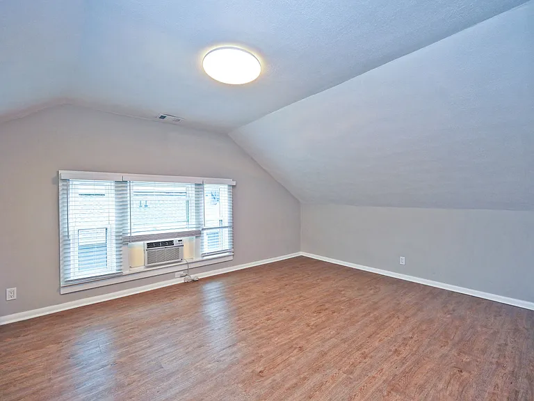 2709 Griffiths Ave — Photo 35