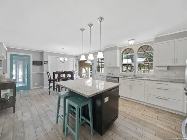 105 Mimosa Dr, Castle Hills, TX 78213