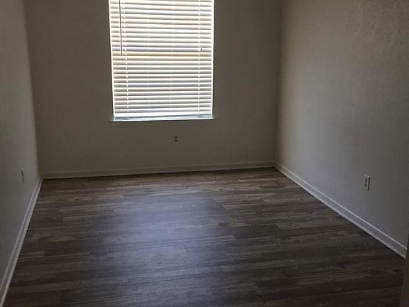 5th image of 203 Oak Trail Dr APT B