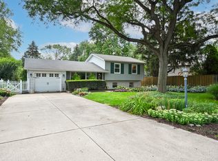 22W305 Hackberry Dr, Glen Ellyn, IL 60137