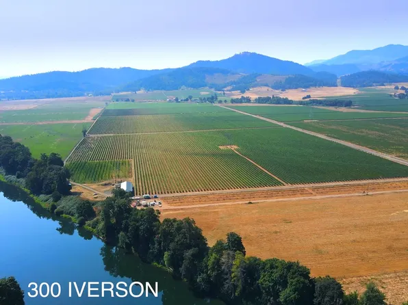 300 Iverson Rd, Umpqua, OR 97486