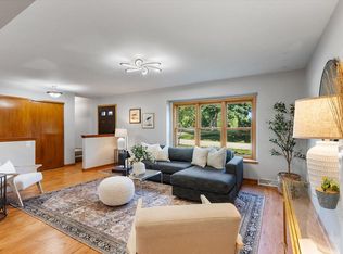 515 W Dean Ct, Milwaukee, WI 53217