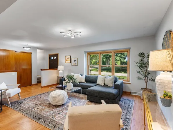 515 West Dean COURT, Fox Point, WI 53217