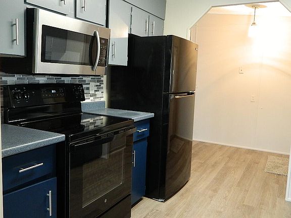 3rd image of 707 Amaryllis Dr