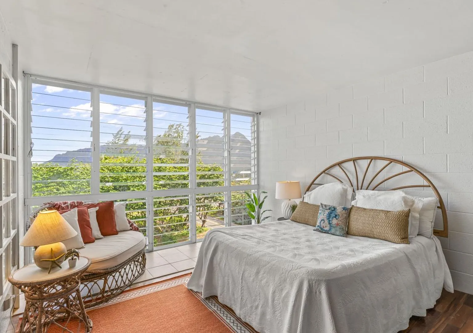Oceanfront Studio Available September 1st ( unfurnished ) — Photo 3