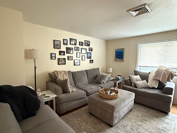 4th image of 33 Marine Rd APT 1L