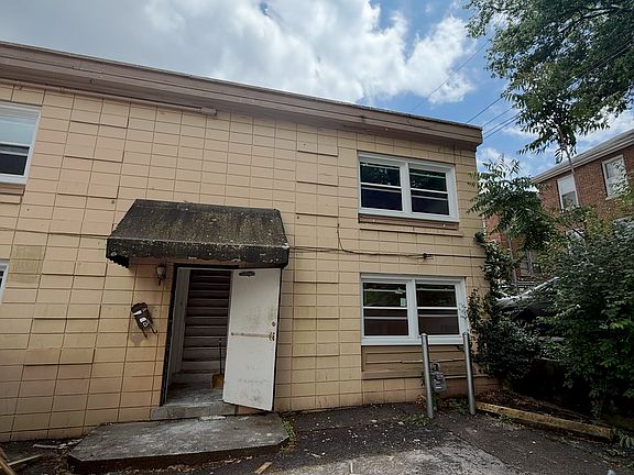 5th image of 208 Stone Ave #1