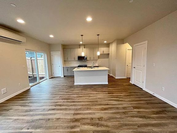 3rd image of 312 164th St SW #D1