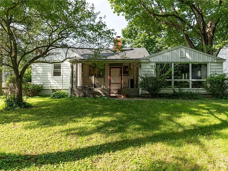 325 Paddock St — Photo 6