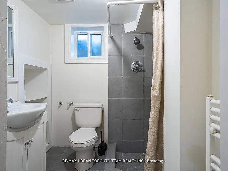 1277 Broadview Ave #LOWER — Photo 17