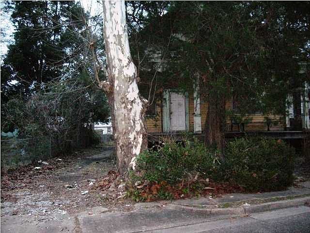 2nd image of 208 Rylands St