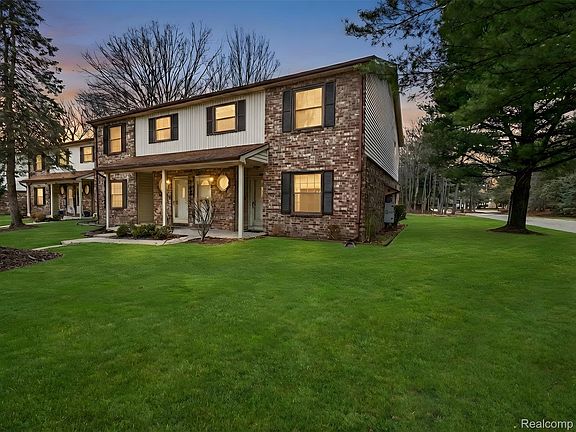 3rd image of 35652 Castlewood Ct
