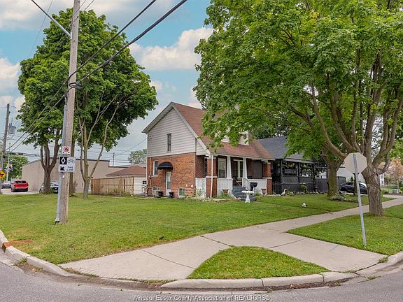 2nd image of 908 Oak St