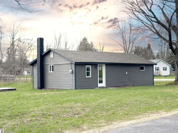 115 Lincoln St, Luther, MI 49656