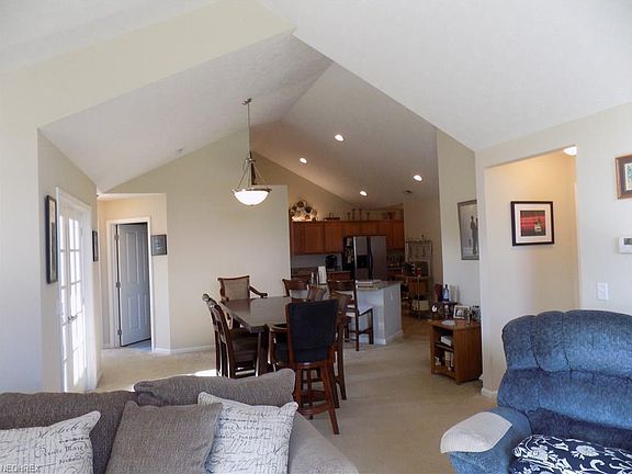 5th image of 410 Quarry Lakes Dr