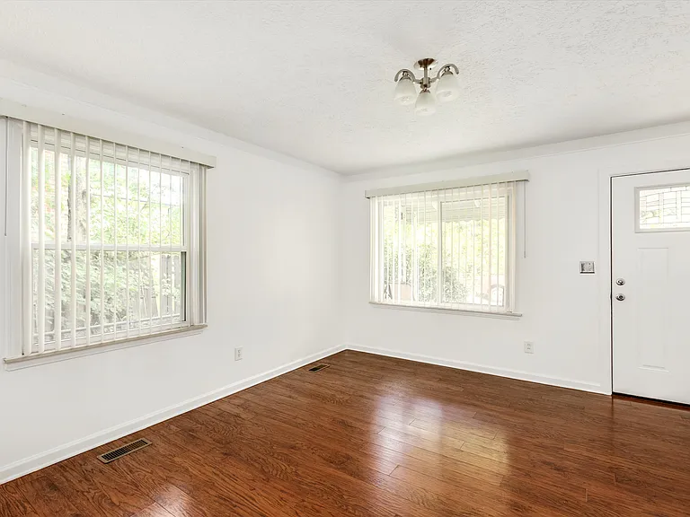 2200 Guthrie Ave — Photo 8