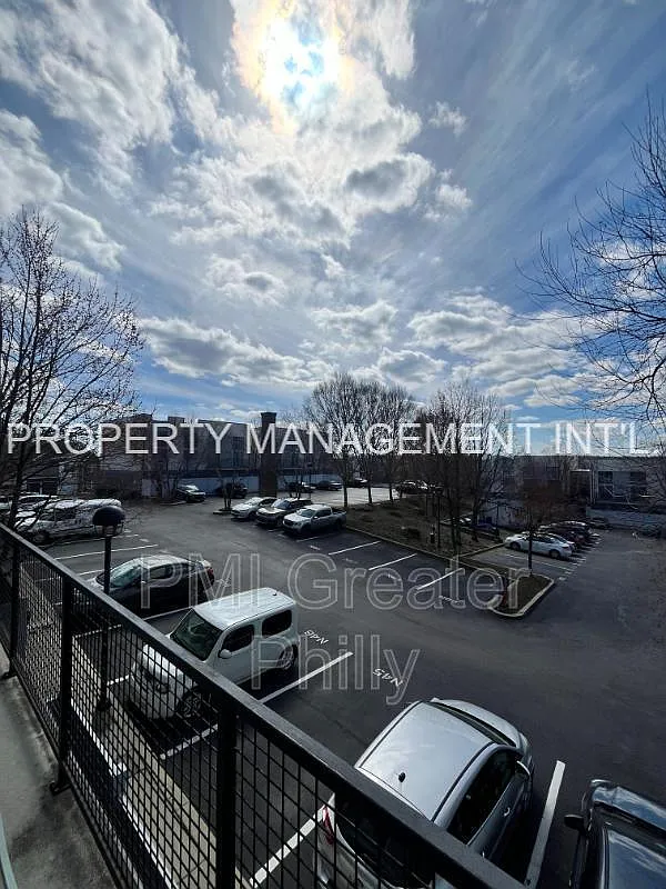 3 bed, 3.0 bath, $2,300 — Photo 4