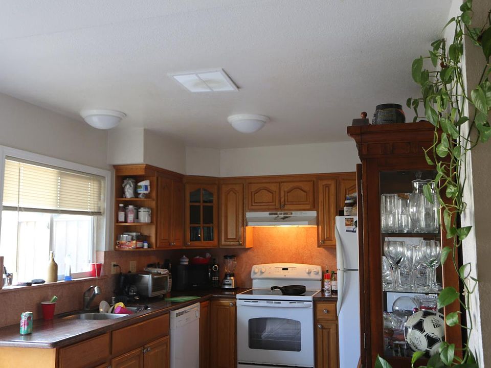 1st image of 3463 Pistachio Dr