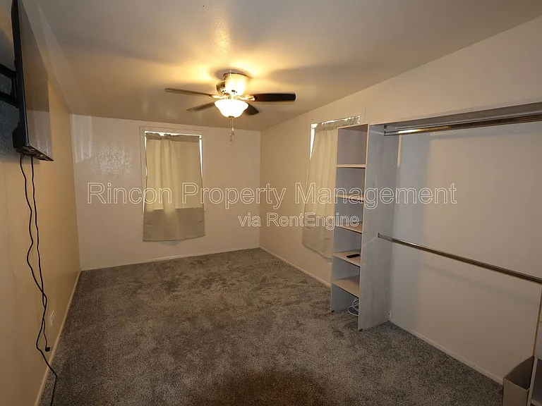 329 E Scott St — Photo 7