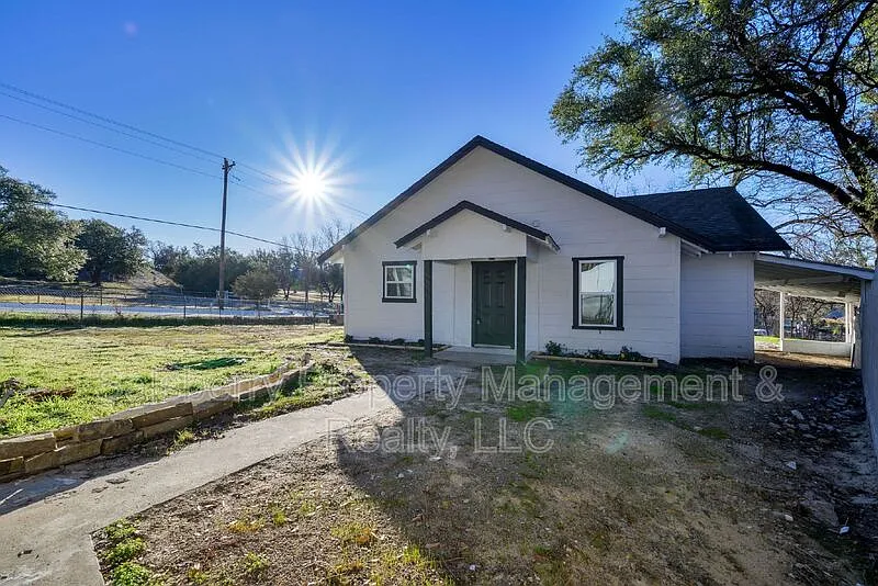 3 bed, 2.0 bath, 1650 sqft, $2,500 — Photo 4