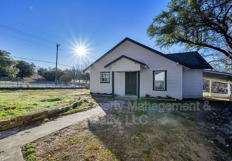 71 Crown Rd — Photo 4
