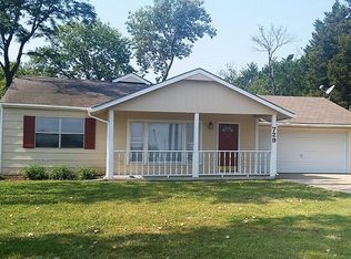 729 N Andover Rd, Andover, KS 67002