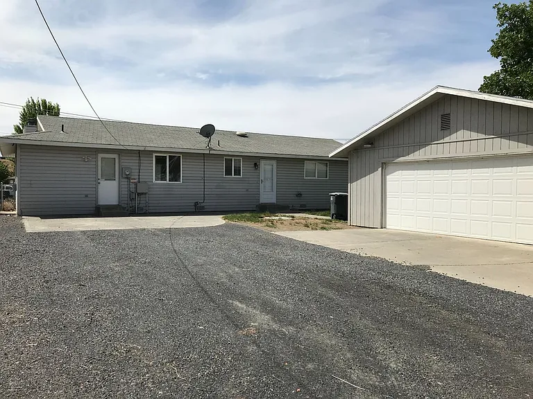 210 W Nelson Rd — Photo 2