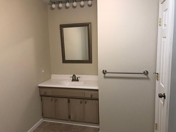 3rd image of 1151 Foster Dr