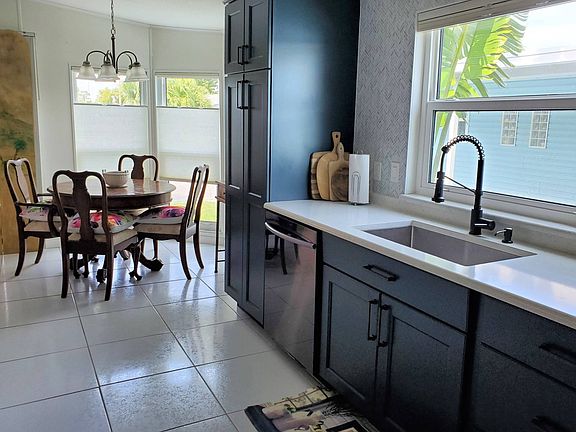 4th image of 218 Bimini Cay Cir