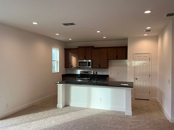 4th image of 14631 Erice Ave