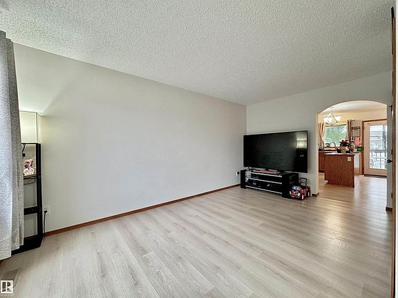 4th image of 320 Spruce Ridge Rd