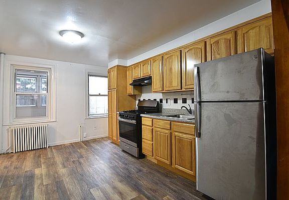 3rd image of 432 Henry St #1