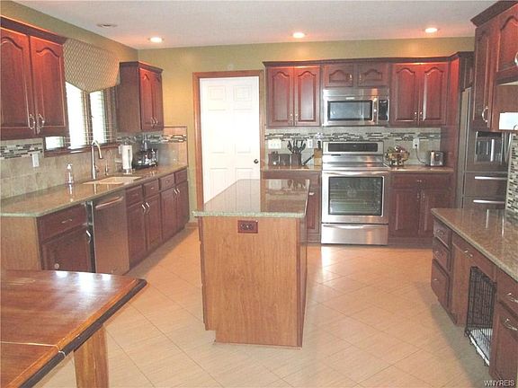 3rd image of 6310 Emily Ct