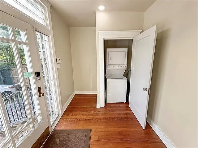 3 bed, 3.0 bath, 2390 sqft, $3,100 — Photo 2