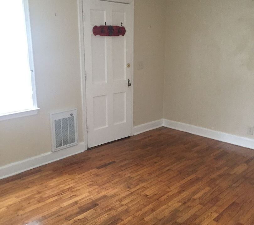 2nd image of 1720 Hillmont Dr