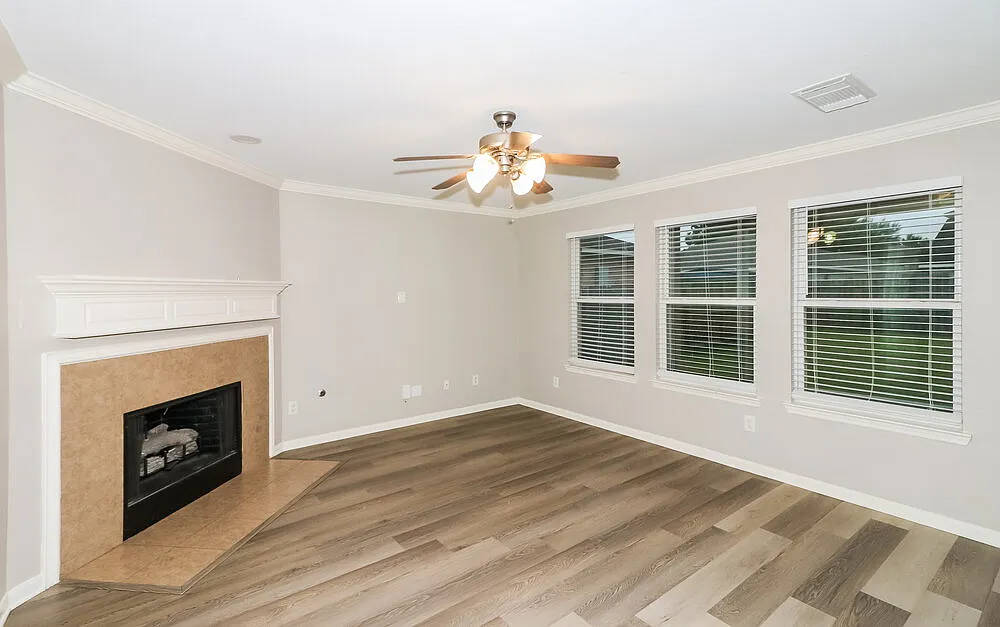 3 bed, 2.5 bath, 1884 sqft, $2,145 — Photo 4