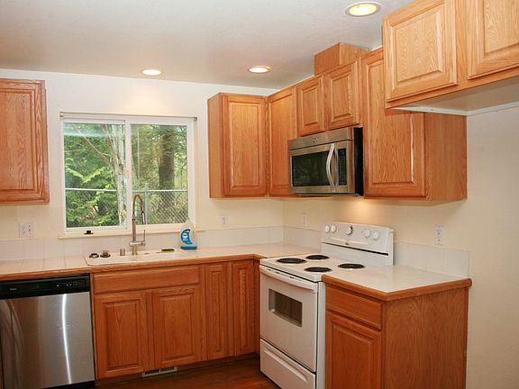 5th image of 1221 175th St SW