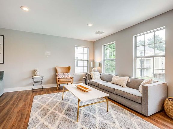 5th image of 5401 Claymont Dr #362