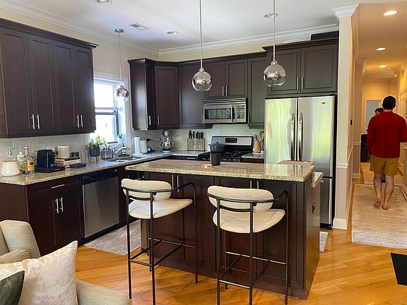 2nd image of 3241 N Kenmore Ave #3F