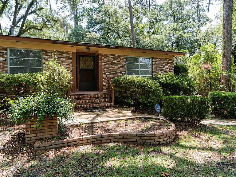 2103 Evergreen Dr — Photo 2
