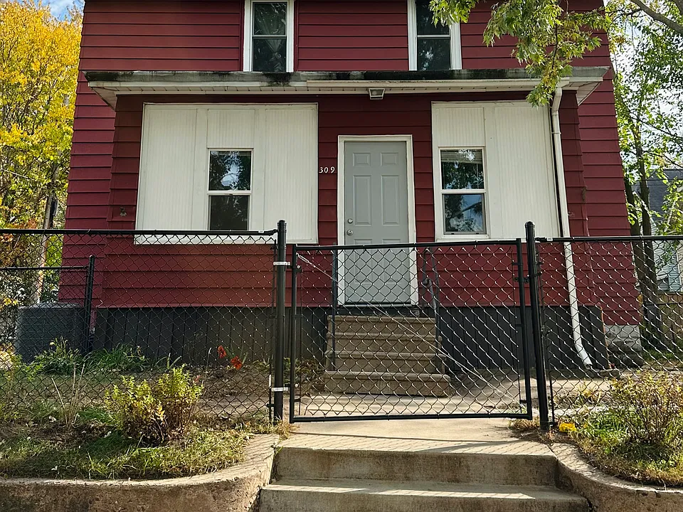 309 Elm St
