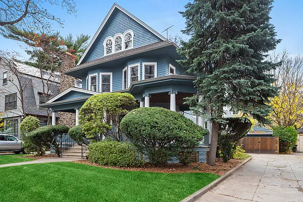 Sold by Compass | media 30