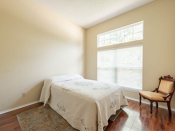 4th image of 734 E Moss Creek Dr