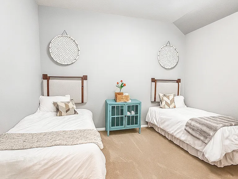 Jillian Ct — Photo 20